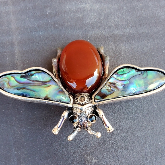 New Red Agate and Abalone Shell Bee Pin Brooch. - Picture 12 of 13